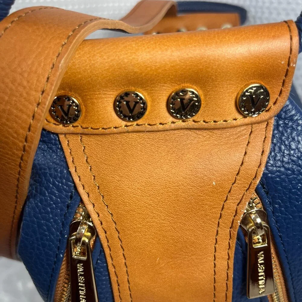 Valentina Italian leather convertible sling backpack in blue/tan pebbled leather - Picture 6 of 13